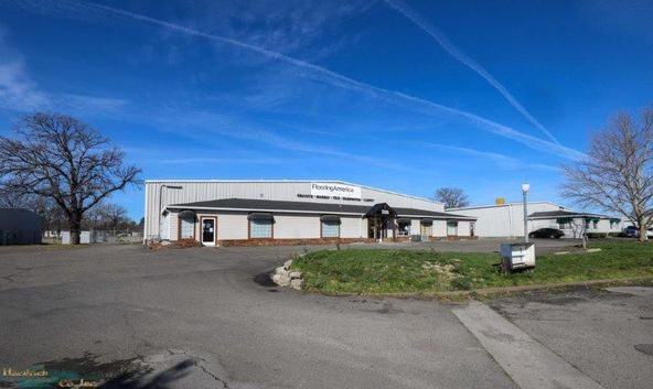 20250 Skypark Dr, Redding, CA 96002